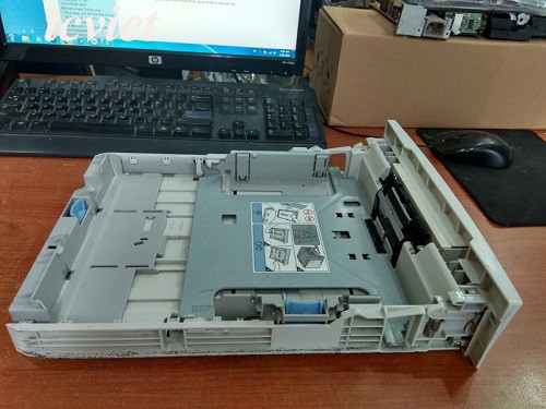 Khay giấy vào máy in Canon 3300